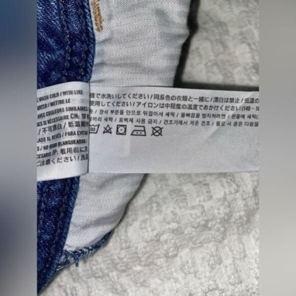 Women’s Hollister high rise boyfriend distressed cut off jean shorts size W26 - Picture 9 of 16